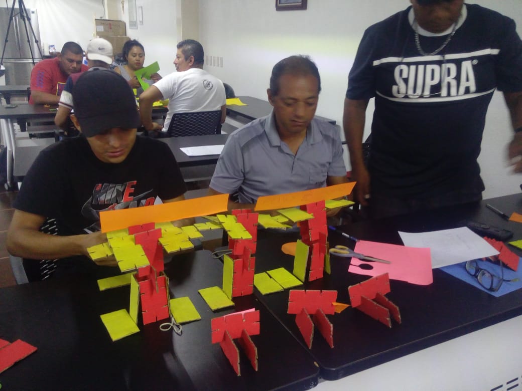 Equipo mantemiento Grpo. Gasolinero: ahorro de recursos: casitas, 2 mesas (SUPRA)